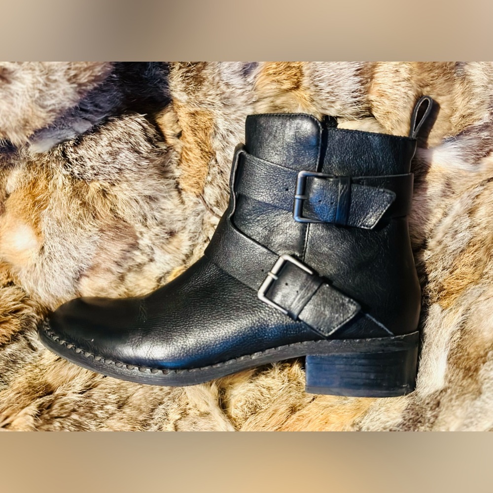 NEW GENTLE SOULS Best Slit Moto Black Buttery Leather Benton Boot Kenneth Cole 9
